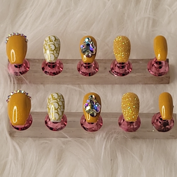 Acrylic press on nails - Picture 4 of 4